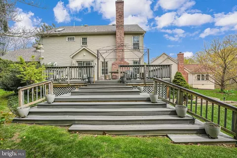 8717 Evangel Dr, Springfield, VA 22153 photo 3