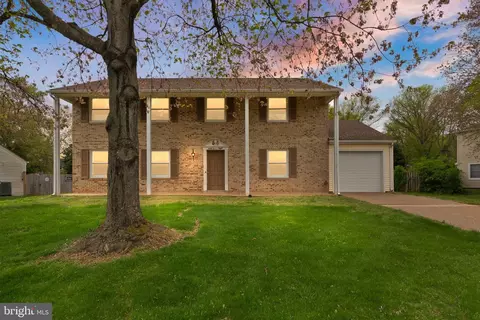 4508 Briarton Dr, Chantilly, VA 20151