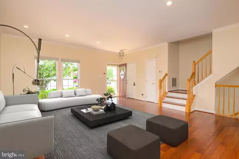 6869 Ridge Water Ct, Centreville, VA 20121