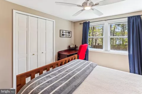 Bedroom - 6910 Sprouse Ct, Springfield, VA 22153 photo 7 of 9