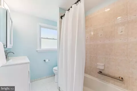 Bath - 6910 Sprouse Ct, Springfield, VA 22153 photo 3 of 3