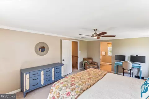 Bedroom - 6910 Sprouse Ct, Springfield, VA 22153 photo 3 of 9