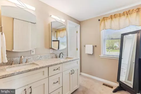 Bath - 6910 Sprouse Ct, Springfield, VA 22153 photo 1 of 3
