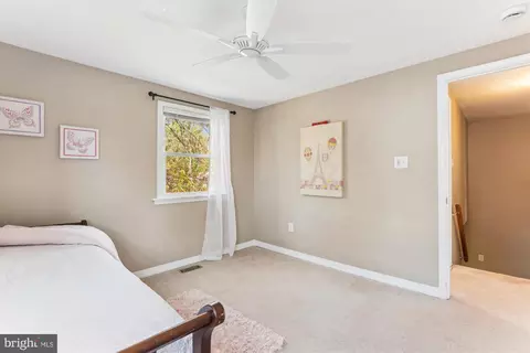 Bedroom - 6910 Sprouse Ct, Springfield, VA 22153 photo 5 of 9