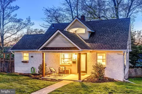 2939 Irvington Rd, Falls Church, VA 22042