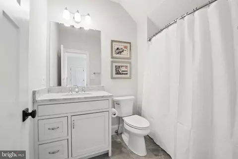 Bath - 6645 Byrns Pl, Mclean, VA 22101 photo 4 of 7