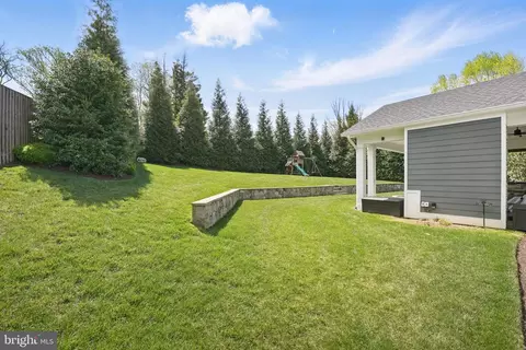 Exterior - 6645 Byrns Pl, Mclean, VA 22101 photo 10 of 13