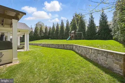 Exterior - 6645 Byrns Pl, Mclean, VA 22101 photo 11 of 13