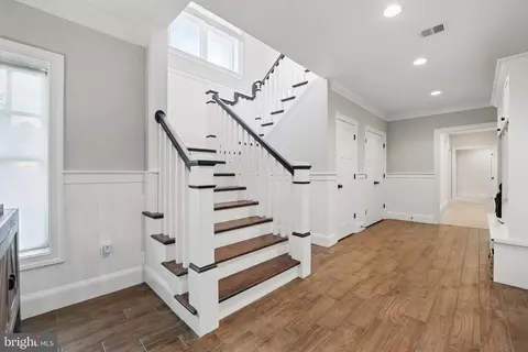 Entry Way - 6645 Byrns Pl, Mclean, VA 22101 photo 10 of 15