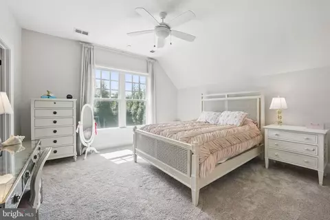 Bedroom - 6645 Byrns Pl, Mclean, VA 22101 photo 5 of 6