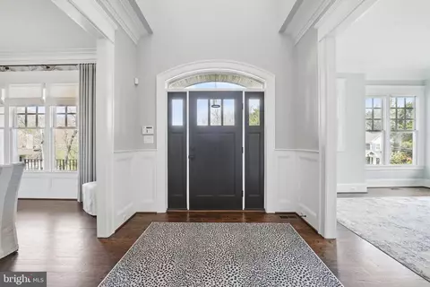 Entry Way - 6645 Byrns Pl, Mclean, VA 22101 photo 2 of 15