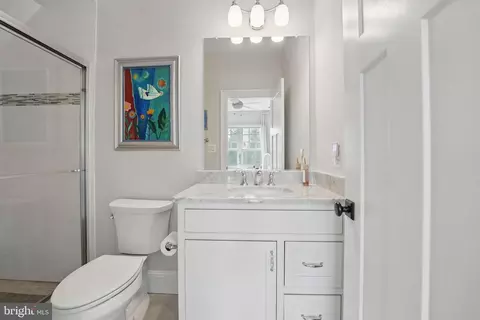 Bath - 6645 Byrns Pl, Mclean, VA 22101 photo 6 of 7