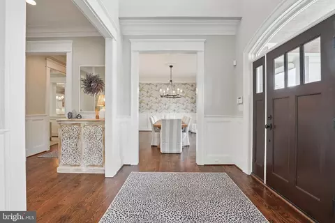 Entry Way - 6645 Byrns Pl, Mclean, VA 22101 photo 4 of 15
