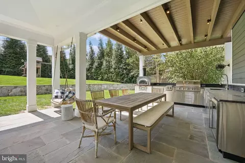 Exterior - 6645 Byrns Pl, Mclean, VA 22101 photo 8 of 13