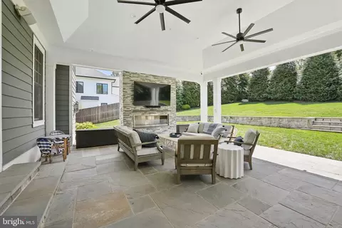 Exterior - 6645 Byrns Pl, Mclean, VA 22101 photo 4 of 13