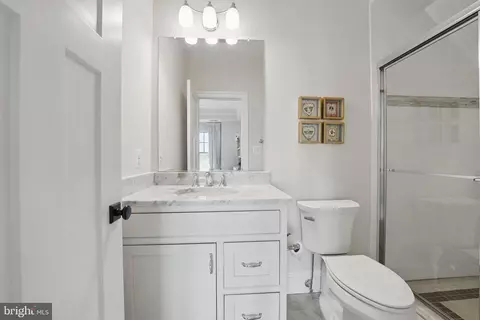 Bath - 6645 Byrns Pl, Mclean, VA 22101 photo 5 of 7