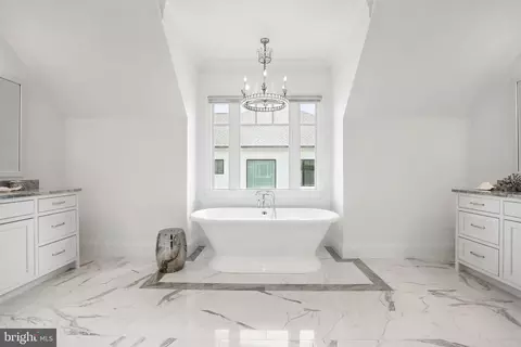 Bath - 6645 Byrns Pl, Mclean, VA 22101 photo 2 of 7