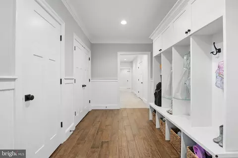 Entry Way - 6645 Byrns Pl, Mclean, VA 22101 photo 11 of 15