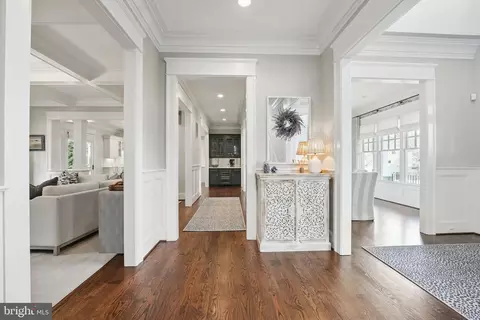 Entry Way - 6645 Byrns Pl, Mclean, VA 22101 photo 5 of 15