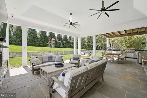 Exterior - 6645 Byrns Pl, Mclean, VA 22101 photo 5 of 13