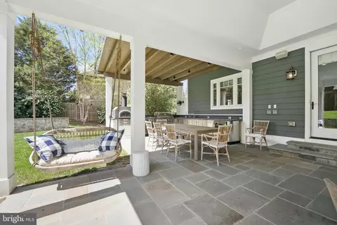 Exterior - 6645 Byrns Pl, Mclean, VA 22101 photo 7 of 13