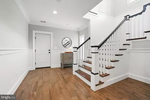 Entry Way - 6645 Byrns Pl, Mclean, VA 22101 photo 9 of 15