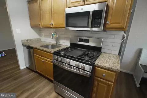 3376 Woodburn Rd #33, Annandale, VA 22003