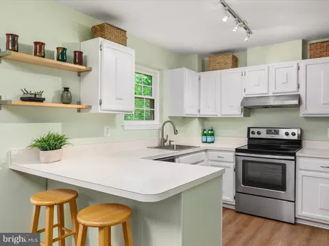 2272 Gunsmith Sq, Reston, VA 20191 photo 9
