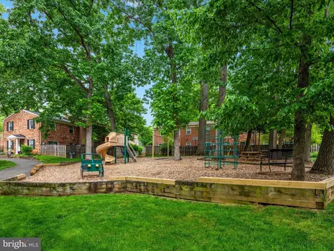 2272 Gunsmith Sq, Reston, VA 20191 photo 32