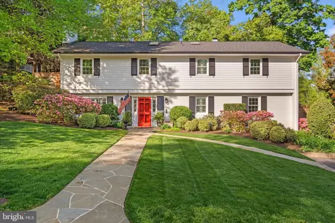 6208 Foxcroft Rd, Alexandria, VA 22307