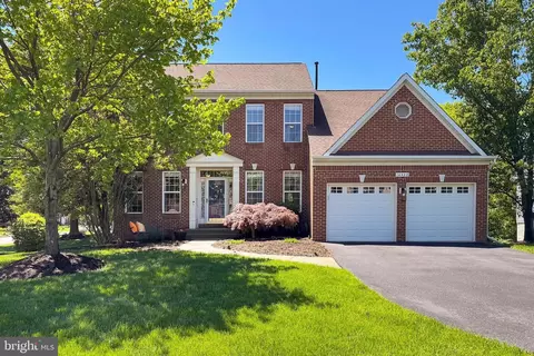 14423 Picket Oaks Rd, Centreville, VA 20121
