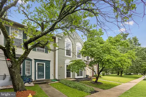 3723 Hampton Ct, Alexandria, VA 22306