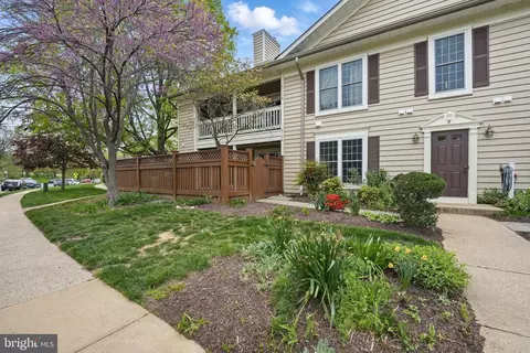6118 A Essex House Sq, Alexandria, VA 22310