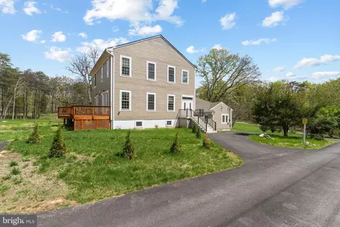 12304 Popes Head Rd, Fairfax, VA 22030