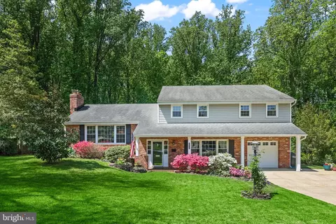 6720 Deland Dr, Springfield, VA 22152