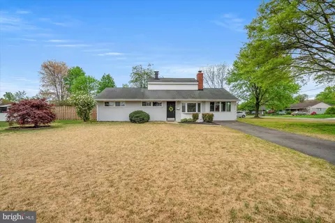 6301 Cottonwood Dr, Alexandria, VA 22310