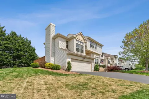 6563 Palisades Dr, Centreville, VA 20121