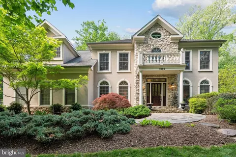 3222 Navy Dr, Oak Hill, VA 20171