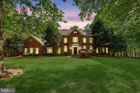 10137 Community Ln, Fairfax Station, VA 22039
