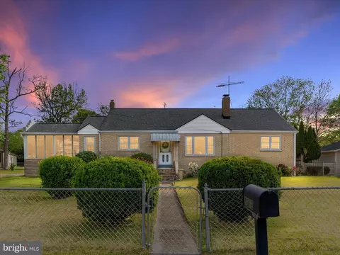 2612 Popkins Ln, Alexandria, VA 22306