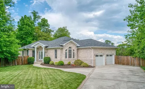 5712 Glenmullen Pl, Alexandria, VA 22303