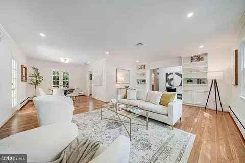 3122 Vinewood Pl, Falls Church, VA 22044