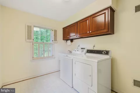 7620 Huntmaster Ln, Mclean, VA 22102 photo 13