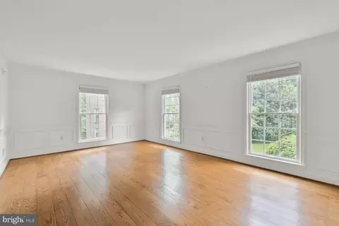 7620 Huntmaster Ln, Mclean, VA 22102 photo 3