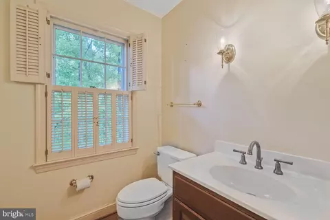 7620 Huntmaster Ln, Mclean, VA 22102 photo 14