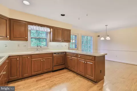 7620 Huntmaster Ln, Mclean, VA 22102 photo 11