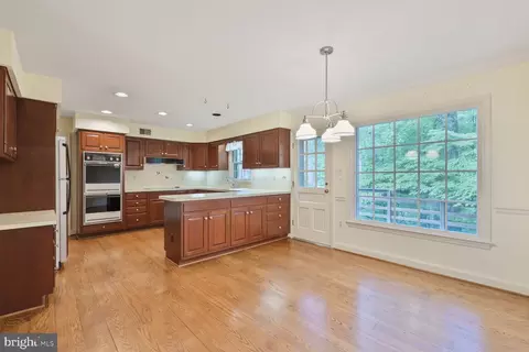 7620 Huntmaster Ln, Mclean, VA 22102 photo 10