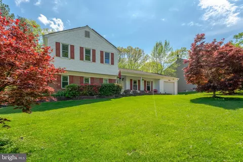 9341 Tartan View Dr, Fairfax, VA 22032