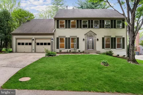 14825 Hunting Path Pl, Centreville, VA 20120