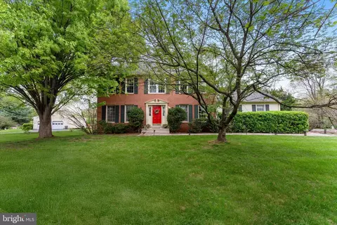 1113 Sugar Maple Ln, Herndon, VA 20170